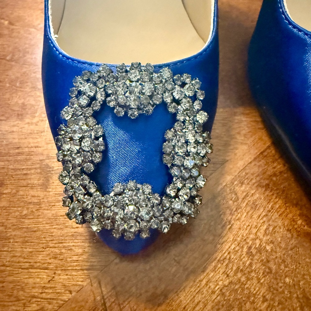 Manolo Blahnik Sapphire Blue Heels with Crystal Buckle - Picture 4 of 7